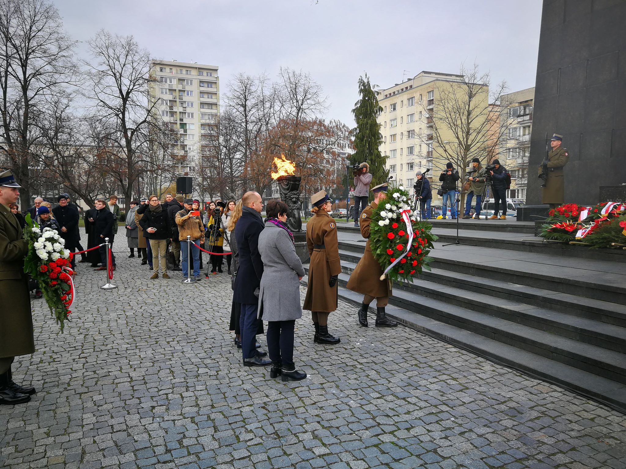 pomnik270120b